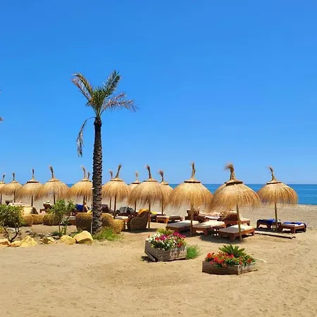 Апартаменти Chic Townhouse By The Sea @ Villacana Playa! Естепона