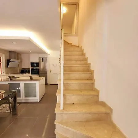 Апартаменти Chic Townhouse By The Sea @ Villacana Playa! Естепона