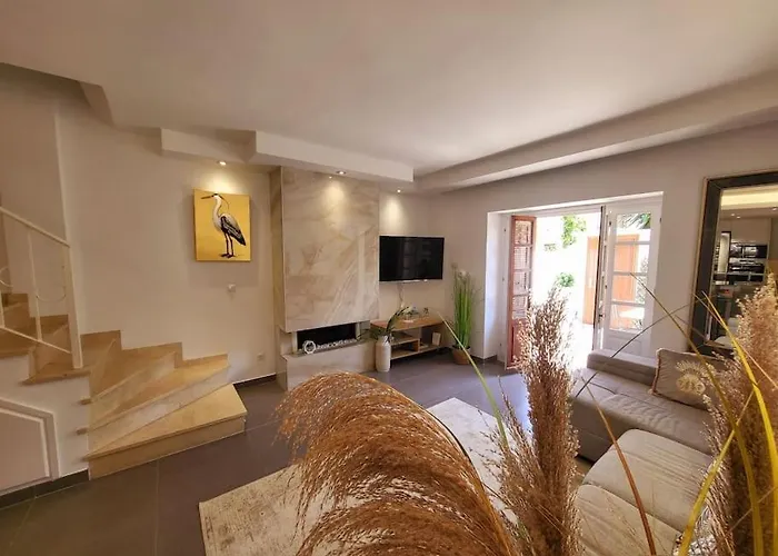 Апартаменти Chic Townhouse By The Sea @ Villacana Playa! *