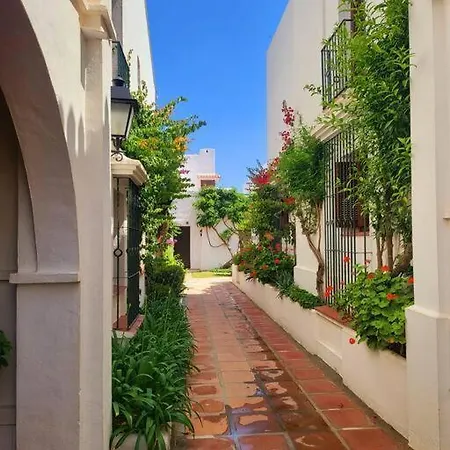 Chic Townhouse By The Sea @ Villacana Playa! エステポナ